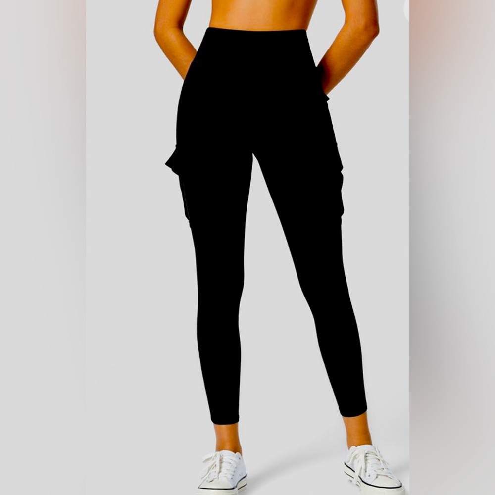 Halara Softlyzero Thermal Leggings 7/8 Length High Waisted Cargo Pocket M(8/10)